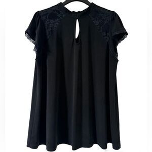 Torrid Studio Crepe Jersey Mock Neck Lace Pieced Keyhole Top Size 2 2X 18/20